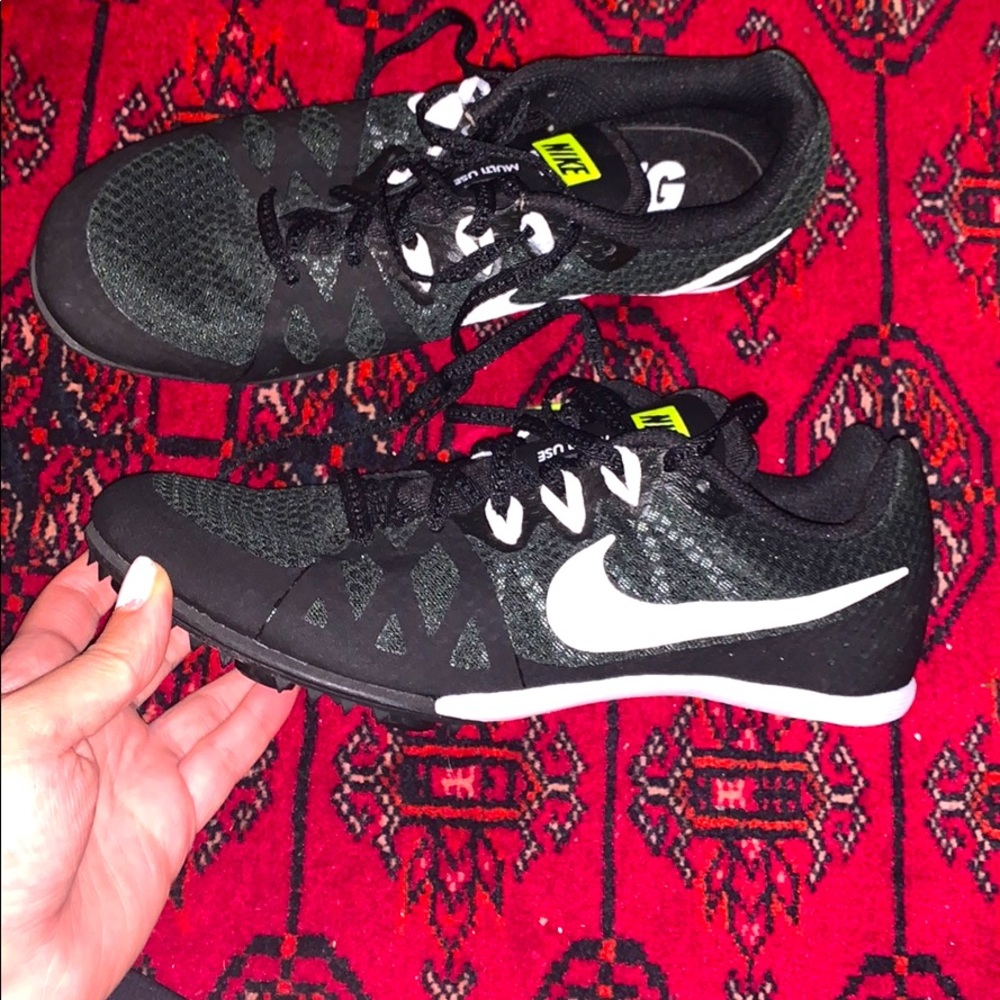 Track shoes